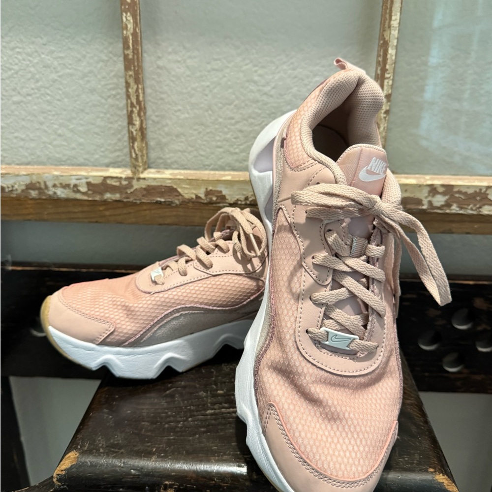 Nike Women's Pink Sneakers